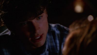 That sound, flash of light, what was that? - Smallville