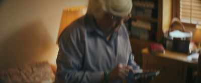 That...
that's him. Pick it up. - Thelma