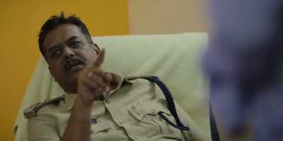 -That was the last time I spoke to her.
-The bastard is lying again. - Crime Stories: India Detectives