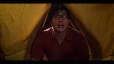 - That thing's cocooning!
- There are not bugs everywhere! Ju... Oh! - The Sleepover
