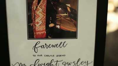 That was Tommy Lee Jones
and his wife - Always at The Carlyle