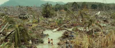 That tree there, the big one. - The Impossible