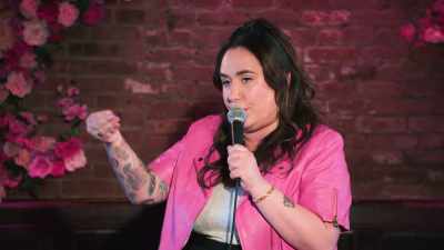 That would be a great place
for you to smile like that, - Liza Treyger: Night Owl