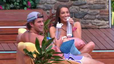>> THAT WOULD BE SO SICK, BUT
NO. - Love Island