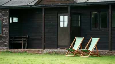 Thatch?Strictly.
Yes. It's the countryside, - James May and the Dull Men