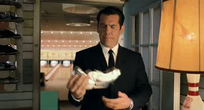 That's a big ass phoneDon't put that up to your head Agent O - Men in Black 3