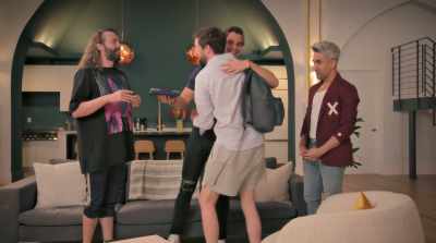 -That's a bold choice.
-Who is this strapping boy? - Jack Whitehall: Christmas with my Father