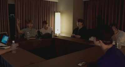 -That's a first.
-Yeah, only your fans do that. - Burn the Stage: The Movie
