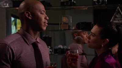 That's a heavy pour. - Supergirl