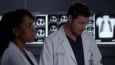 That's a large mass
on the thymus gland. How old? - Grey's Anatomy