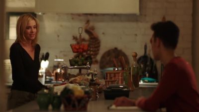 That's a lot of food. - Queen of the South