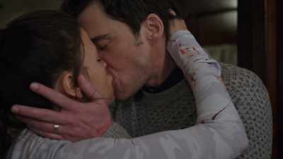 - That's a lot of tongue. - Resident Alien