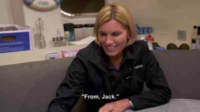 - That's a love note?
- Yeah. - Below Deck Mediterranean