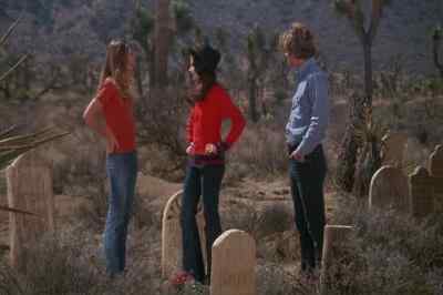 - That's a new grave
 there, isn't it? - The Velvet Vampire