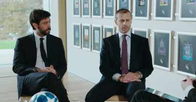 -That's a sign of unity, isn't it?
-Yes, definitely. - Super League: The War for Football