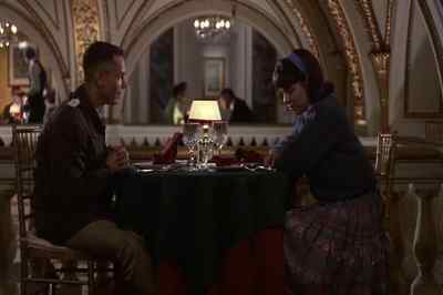 - That's all you're going to have, a beer?
- Yeah. - Dogfight