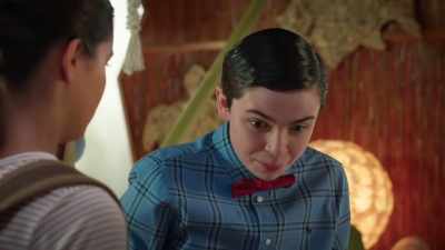- That's your amulet?
- If you wouldn't mind, - Rock Island Mysteries