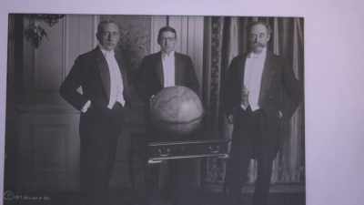 That's Amundsen on the left,
standing next to Robert Peary. - Tales From The Explorers Club