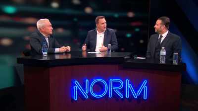 - That's awesome.
- You pretend you can predict the jokes! - Norm Macdonald Has a Show