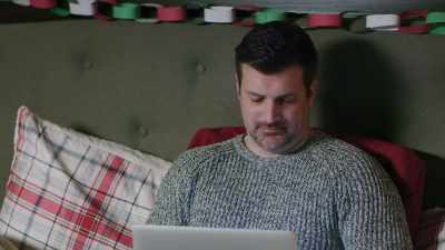 That's awful she didn't
wanna come with you. - Christmas Lover's Anonymous