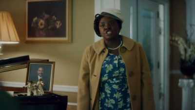 That's 'cause
you're not looking at me-- - Robin Roberts Presents: Mahalia