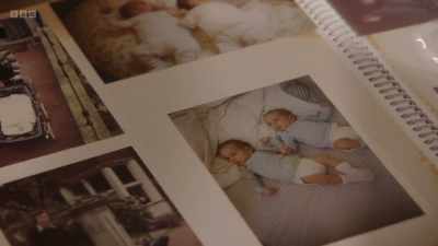 That's Chris and that's me.
Yeah, look. - The Human Body: Secrets of Your Life Revealed