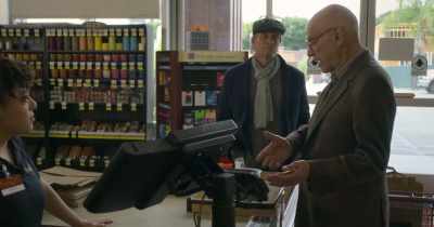 - That's clever.
- We've outlived swiping. - The Kominsky Method