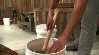 -That's cold cold,
right there.
-[tim] yes, it's cold. - Moonshiners: Master Distiller