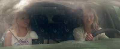 - That's so cool. Who did that?
- Everybody. - Soul Surfer