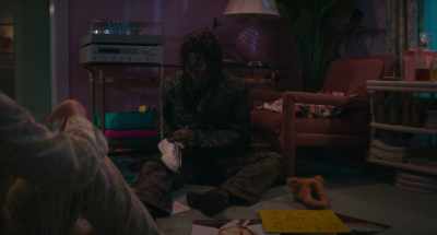 That's my dad's shoe phone. - Lisa Frankenstein