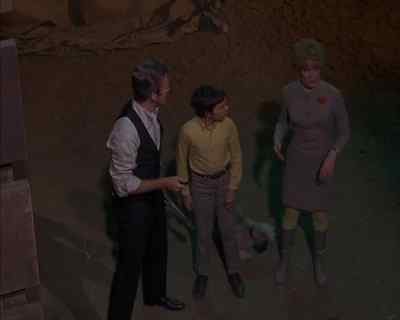 That's Dan's!
I told you two
to stay outside. - Land of the Giants