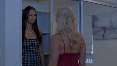 - That's my dress.
- I'm sorry. - Maid Droid Origins