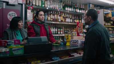 That's my employee.
Get out. - The Bisexual