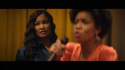 -That's enough.
-Am I the only one who's seeing this? - The Other Black Girl