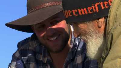 That's enough.
That's OK. Beautiful. - Outback Opal Hunters
