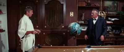 - That's extraordinary.
- Ah, it's a toy. - In Like Flint
