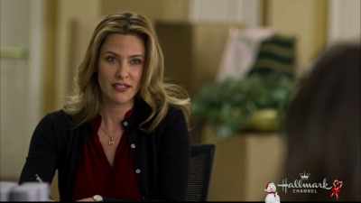 - That's four weeks away.
- I'm aware. How big is your team? - Christmas Wishes & Mistletoe Kisses