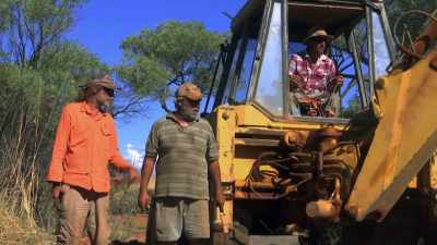 That's good, mate.
Yeah, that's more of that... - Outback Opal Hunters