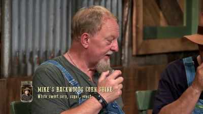 -That's got you that
fruity aroma now.
-Mm-hm. - Moonshiners: Master Distiller