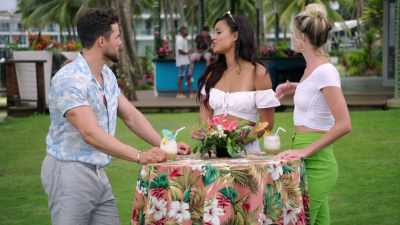 >> THAT'S GREAF
>> DO YOU HAVE ANY INITIAL - Love Island