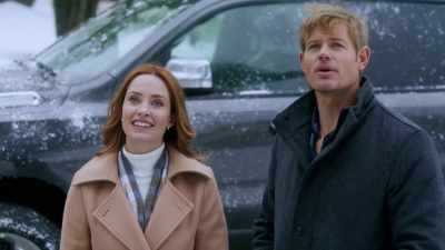 - That's great.
- It's a little small,
but it's home. - 'Twas the Text Before Christmas