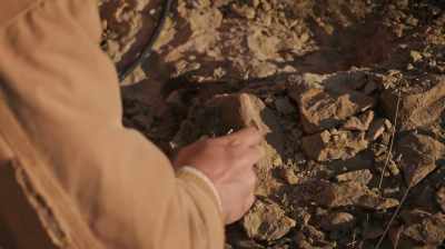 THAT'S HARDER THAN THE FRAGILE,
FOSSILIZED SACRUM. - Dino Hunters