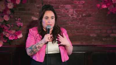 -That's…
-[audience laughing] - Liza Treyger: Night Owl