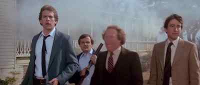 - That's him!
- Back to the cars. - Hopscotch