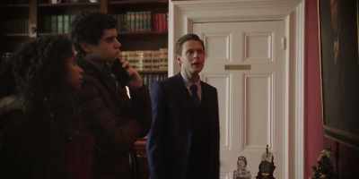 That's him, isn't it?
It's Mr Blunden. - The Amazing Mr. Blunden