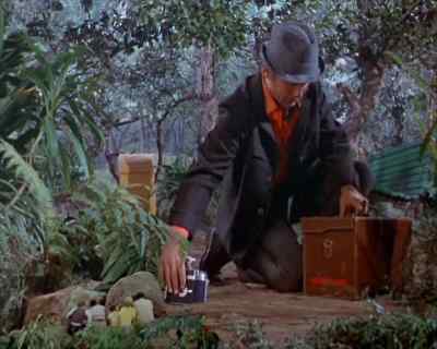 That's him.
That's the killer. - Land of the Giants