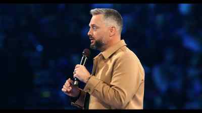 That's how you do it.
That third bun is the one you're like, - Your Friend, Nate Bargatze
