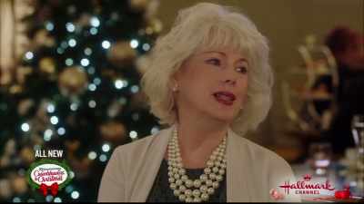 That's impossible.
It's a hotel tradition. - Christmas at the Plaza