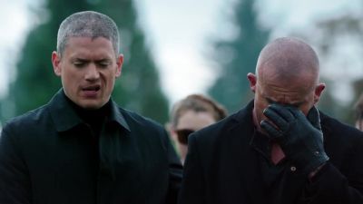 - That's it, big guy.
Let it out. - DC's Legends of Tomorrow