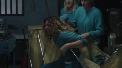 - That's it, Boomer! Come on!
- Fucking get her! - Wentworth
